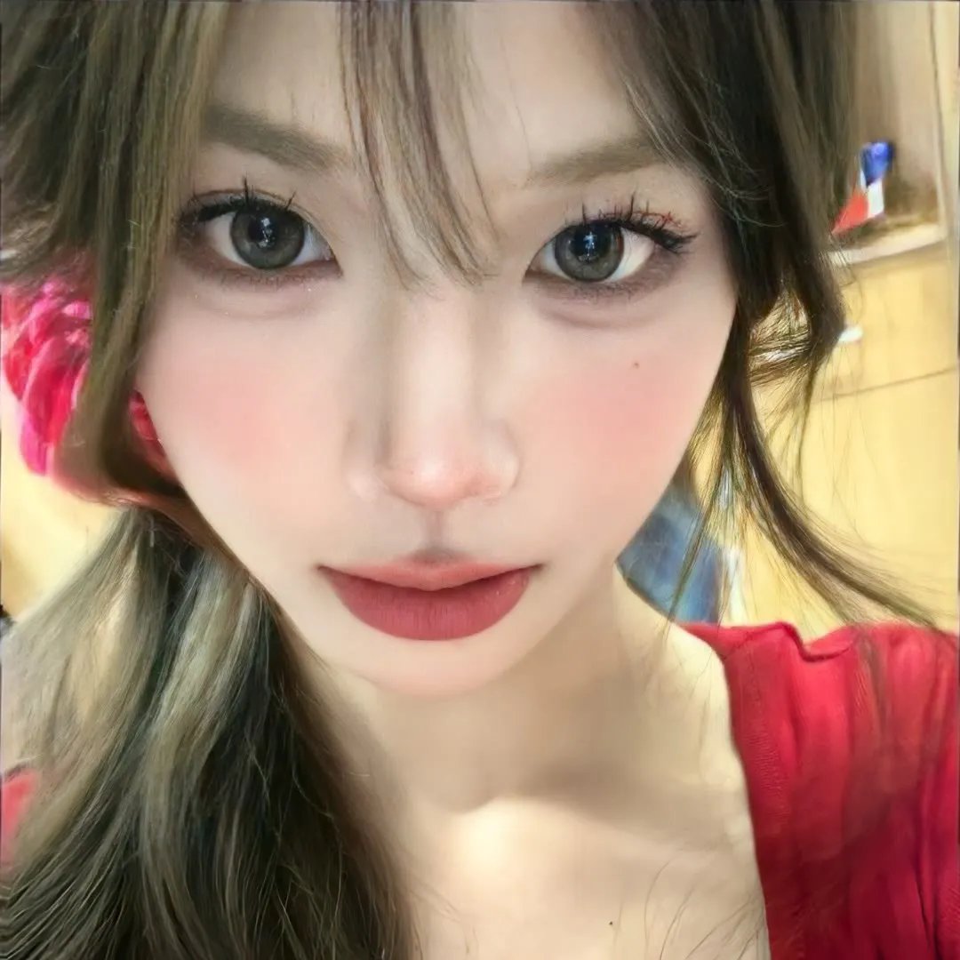 照片中的女孩